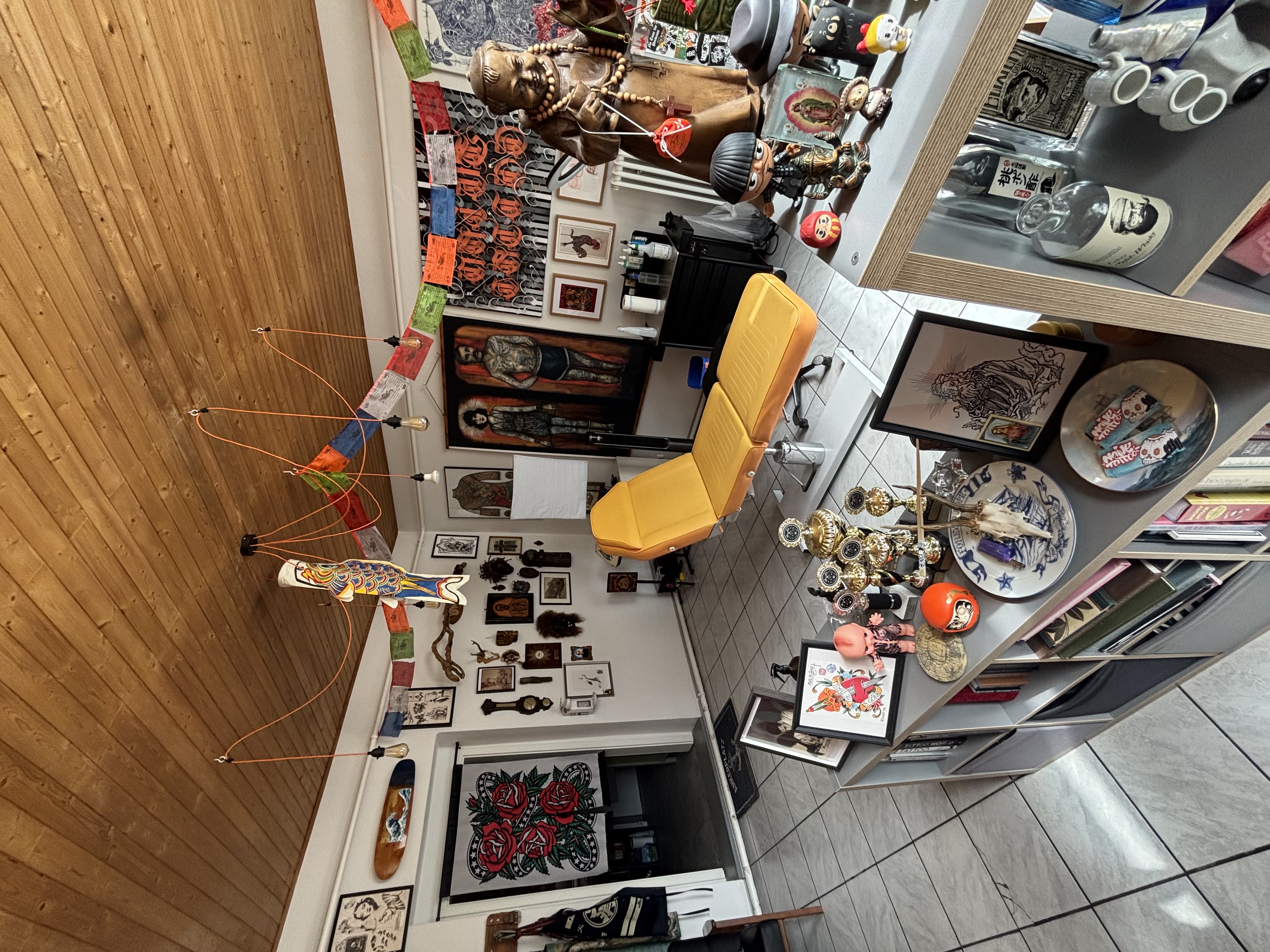 Inside Naive Tattoo Dresden
